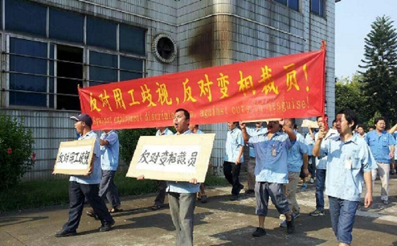 Workers at the Liansheng Moulding Factory in Guangzhou make their voices heard in late 2013.